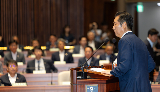 정청래 더불어민주당 대표가 21일 국회에서 열린 의원총회에서 모두발언하고 있다. 뉴스1