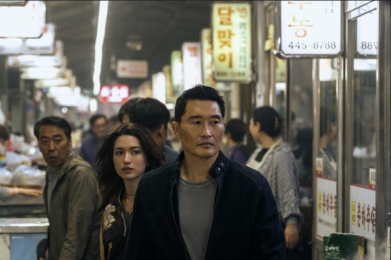 작품 속엔 한국인이라면 알 수밖에 없는 공간의 분위기가 많이 담겨있다. 사진 tvN, Amazon MGM Studios