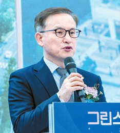7월 10일 열린 ‘경남 진주 그린스타트업타운’ 착공식에서 축사하는 권진회 총장. [사진 경상국립대]