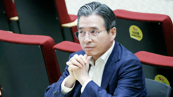 김용범 정책실장이 20일 용산 대통령실에서 기자간담회를 준비하고 있다. 연합뉴스