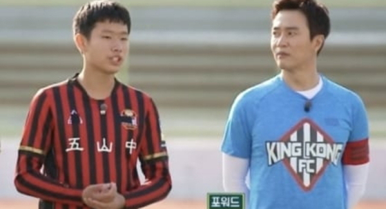 가수 김정민(오른쪽)의 아들 김도윤(일본명 다니 다이치·왼쪽). 사진 JTBC 캡처