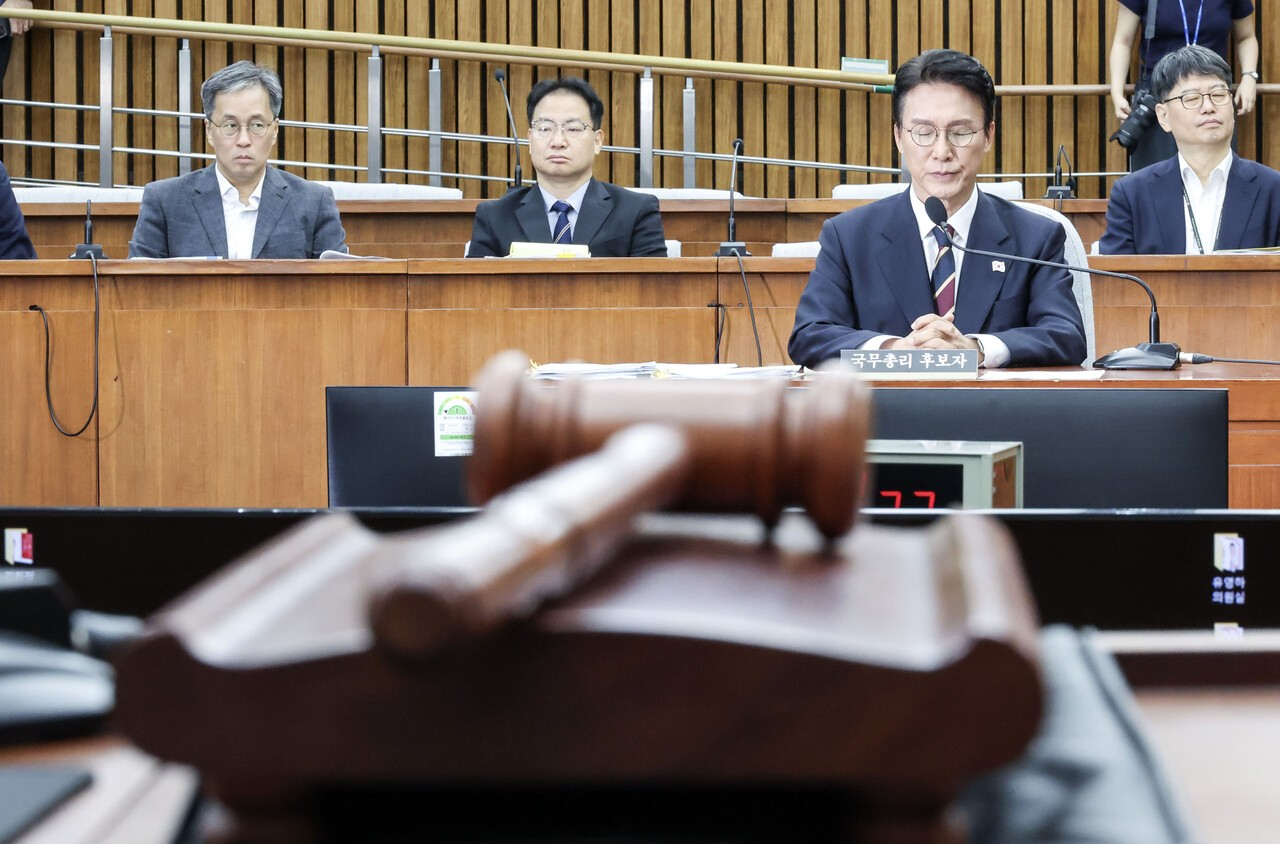 6월 25일 김민석 당시 국무총리 후보자가 국회에서 열린 인사청문회에 출석해 의원들의 질의를 듣고 있다. 김성룡 기자
