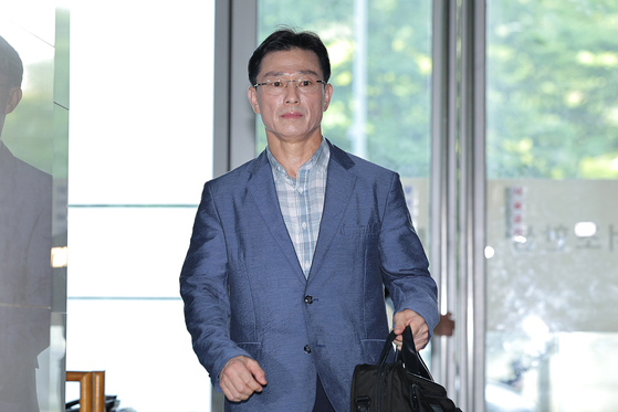 임성근 전 해병대 1사단장이 지난 19일 오전 포렌식 참관을 위해 서울 서초구 순직해병 특검팀(이명현 특별검사) 사무실을 찾고 있다. 뉴스1