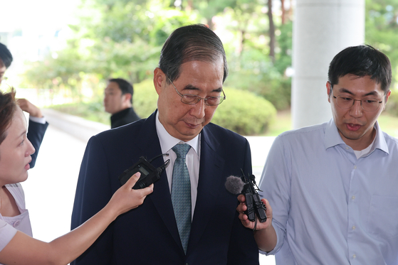 한덕수 전 국무총리가 8월 22일 내란 특검팀 사무실이 마련된 서울 서초구 서울고등검찰청으로 출석하고 있다. 세 번째 특검 출석이다. 연합뉴스