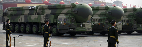 중국의 차량 이동식 ICBM인 DF-41. AP=연합