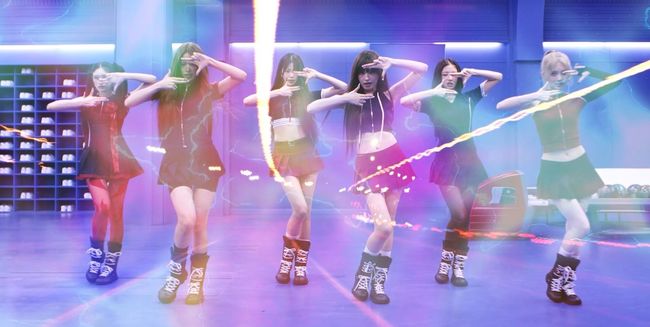 'XOXZ' 뮤직비디오 캡처