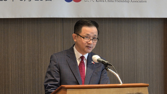 다이빙(戴兵) 주한 중국대사가 25일 오전 서울의 한 호텔에서 '한·중 관계 발전 전망'을 주제로 한·중 우호협회가 주최한 간담회에서 발언하는 모습. 박현주 기자