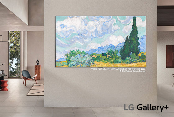 LG전자가 LG 스마트 TV를 디지털 액자로 활용해 명화, 게임 일러스트 등을 감상할 수 있는 'LG 갤러리+' 서비스를 출시했다. 사진 LG전자