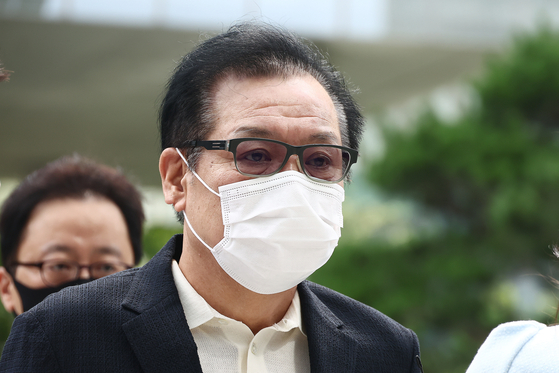 김건희 여사의 ‘통일교 청탁 의혹’ 당사자로 알려진 건진법사 전성배 씨가 18일 오전 김건희 특별검사팀 사무실에 출석했다. 우상조 기자
