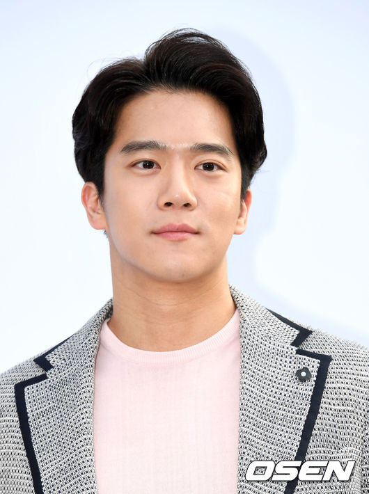 [OSEN=지형준 기자] 4일 오후 서울 논현동 삼성디지털플라자 강남본점에서 포토행사가 열렸다.배우 하석진이 포즈를 취하고 있다. /jpnews@osen.co.kr