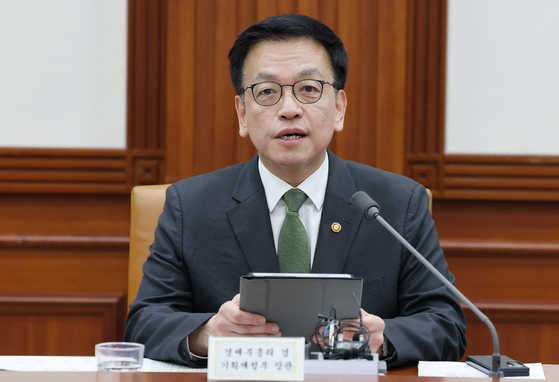최상목 전 경제부총리 겸 기획재정부 장관이 지난 5월1일 오전 서울 종로구 정부서울청사에서 열린 경제관계장관회의 겸 산업경쟁력강화 관계장관회의에서 발언을 하고 있다. 뉴스1