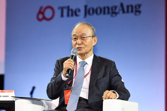 '중앙일보-CSIS 포럼 2025'가 26일 서울 중구 신라호텔 다이너스티홀에서 열렸다. '이재명-트럼프 시대, 한?미 동맹의 과제'를 주제로한 세션1에서 좌장을 맡은 송민순 전 외교통상부장관이 발언하고 있다. 김종호 기자