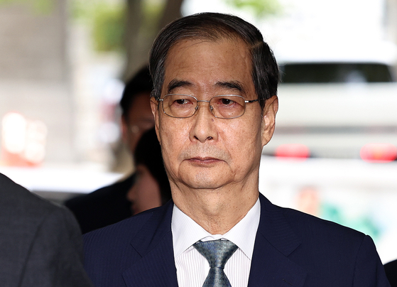한덕수 전 국무총리가 27일 오후 서초구 서울중앙지법에서 열린 구속 전 피의자 심문(영장실질심사)에 출석하고 있다. 뉴스1