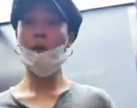 송다은이 올린 영상에 BTS 지민이 등장한 모습. 사진 온라인 커뮤니티 캡처