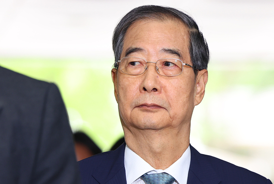 한덕수 전 국무총리가 27일 구속 전 피의자 심문(영장실질심사)을 위해 서울 서초구 서울중앙지법에 출석하고 있다. 연합뉴스