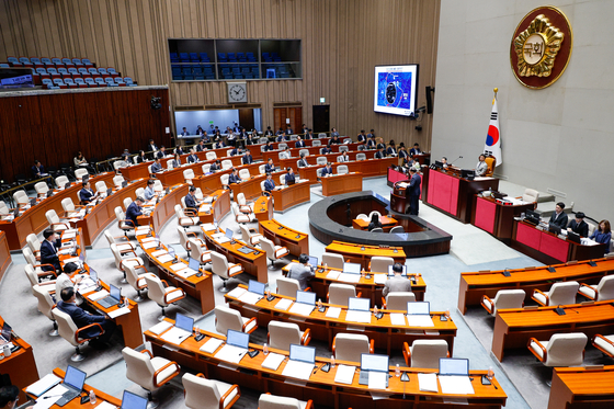 구윤철 경제부총리 겸 기획재정부 장관을 비롯한 국무위원 등이 27일 오전 서울 여의도 국회에서 열린 예산결산특별위원회 제428회국회(임시회) 제3차 전체회의에 출석해 경제부처 부별 심사 관련 한기호 국민의힘 의원 질의를 듣고 있다. 뉴스1