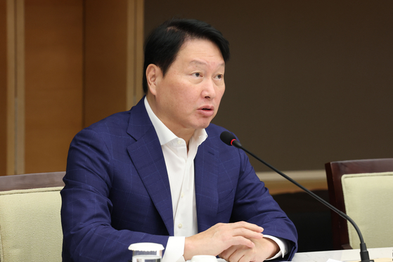 최태원 대한상공회의소 회장이 지난 5일 오후 서울 중구 대한상공회의소에서 열린 '성장전략 TF 1차회의'에서 모두발언을 하고 있다. 뉴스1