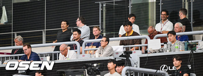 키움 송성문과 한화 폰세를 보기 위해 고척스카이돔을 찾은 MLB 스카우터들
