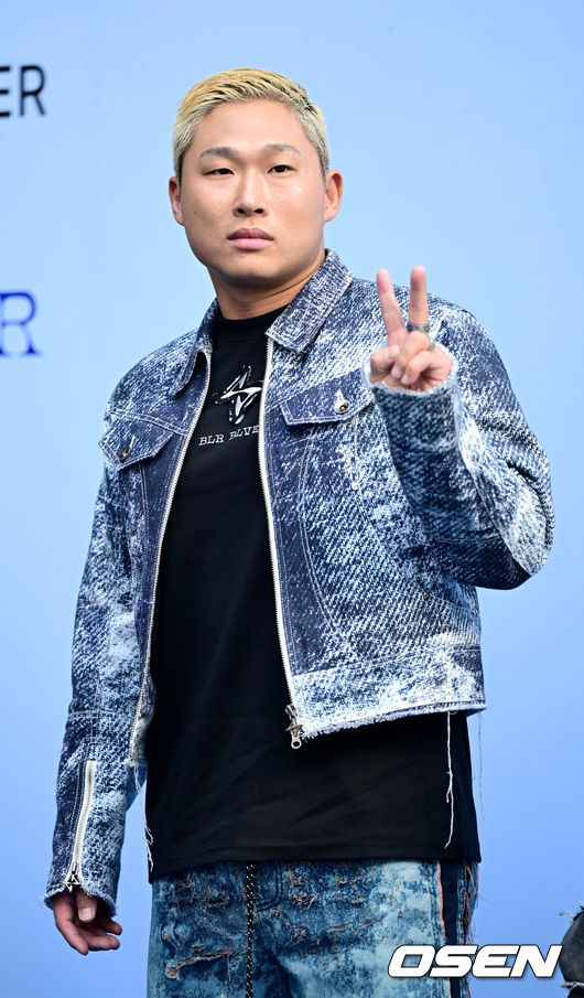 [OSEN=최규한 기자] 5일 서울 동대문디자인플라자(DDP)에서 ‘2024 S/S 서울패션위크’가 열렸다.가수 스윙스가 '비엘알(BLR)’ 포토콜 행사에 참석해 포즈를 취하고 있다. 2023.09.05 / dreamer@osen.co.kr