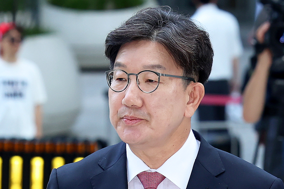 권성동 국민의힘 의원이 27일 오전 서울 광화문 김건희 특검에 피의자 신분으로 출석하고 있다. 장진영 기자. 2025.08.27.