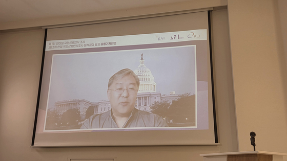 제1회 한·미·일 국민상호인식 조사 및 제12회 한·일 국민상호인식 조사 결과를 발표하는 28일 기자회견에서 제임스 김 KEI 여론·대외협력국장이 발언하는 모습. 박현주 기자