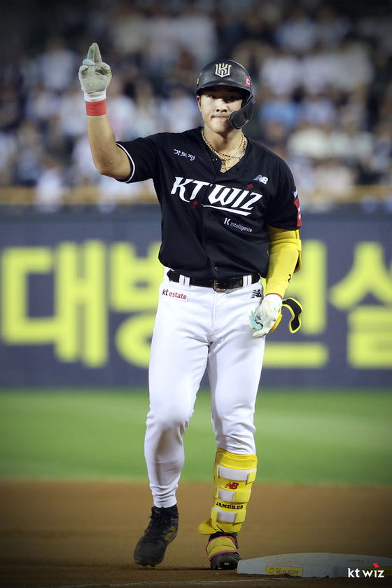 신인왕은 물론 정규시즌 최우수선수 후보로도 거론되고 있는 KT 위즈 안현민. [사진 KT 위즈]