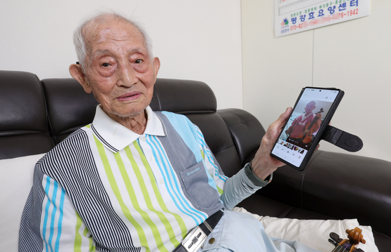 김영래(105)씨가 지난 19일 인천 남동구 논현동 자택에서 중앙일보와 인터뷰하고 있다. 강정현 기자