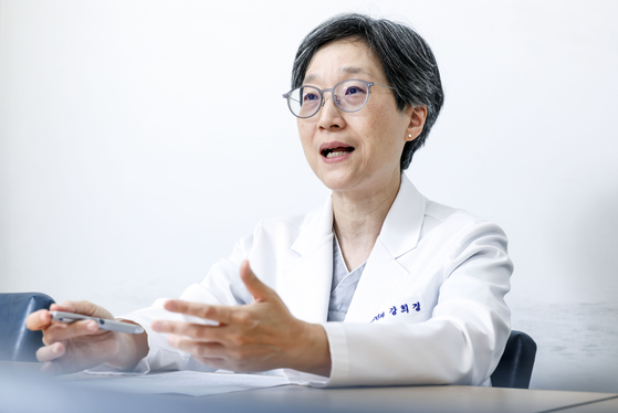 지난 5일 만난 강희경 서울대병원 교수(소아청소년과)는 “의·정 갈등 사태로 인생이 바뀌었다”고 말했다. 그는 1년6개월간 이어진 사태 동안 서울의대-서울대병원 교수비대위를 이끌었다. 김성룡 기자