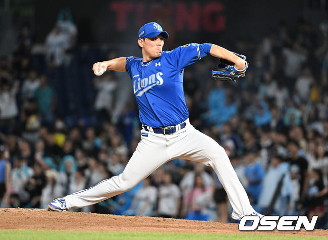 [OSEN=창원, 이석우 기자] 20일 창원NC파크에서 2025 신한 SOL 뱅크 KBO 리그 NC 다이노스와 삼성 라이온즈의 경기가 열렸다. 홈팀 NC는 목지훈이, 방문팀 삼성은 원태인이 선발 출전했다. 삼성 라이온즈 김재윤이 역투하고 있다. 2025.08.20 / foto0307@osen.co.kr