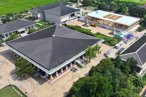 지난 22일 국립경주박물관에서 'APEC 2025 정상회의' 만찬장 공사가 한창 진행중인 모습. 이날 기준 만찬장 공정률은 60%였다. 뉴스1