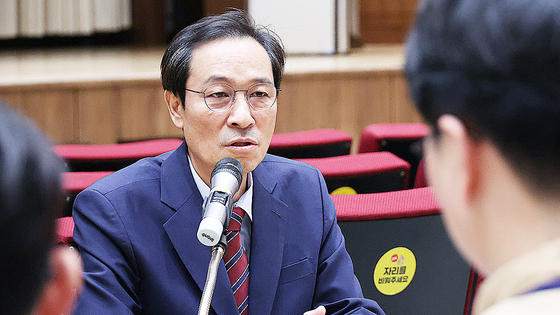 우상호 정무수석이 지난 21일 용산 대통령실에서 기자간담회를 하고 있다. 연합뉴스