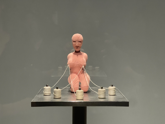 루이즈 부르주아의 작품엔 '모성'을 소재로 한 작품이 다수 눈에 띈다. 이은주 문화선임기자 