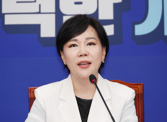 지난달 31일 서울 여의도 국회에서 더불어민주당 3대특검 종합대응특위 총괄위원장 전현희 최고위원이 기자회견을 하고 있다. 연합뉴스