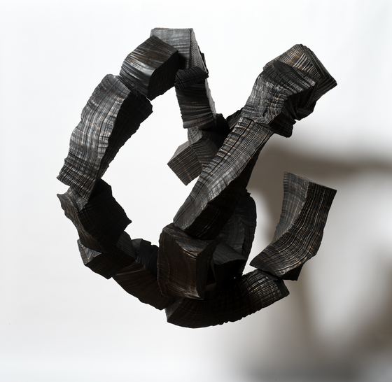 이배, 붓질 A3, 2025, 청동, 170x165x120㎝. 사진 에스더쉬퍼