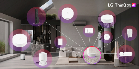 LG전자가 이달 5일 독일서 열리는 'IFA 2025'에서 ‘LG 씽큐 온’과 ‘LG IoT 디바이스’ 9종을 공개하고 집 안팎의 AI가전과 IoT 기기를 하나로 연결하는 통합 AI홈 솔루션을 선보인다고 1일 밝혔다.  사진은 'LG 싱큐 온'과 'LG IoT 디바이스' 9종. 사진 LG전자