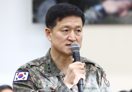 이경민 국군방첩사령부 참모장(사령관 직무대행)이 지난해 12월 10일 오전 서울 여의도 국회 국방위원회에서 열린 계엄 관련 긴급 현안질의에 출석해 답변하고 있다. 뉴스1