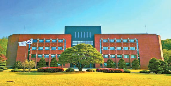 수원대 수시는 교차지원이 가능하며, 학생부 반영은 3학년 1학기까지 성적 중 상위 5과목만 반영한다. [사진 수원대]