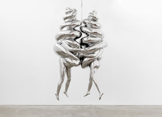 루이즈 부르주아, 커플(The Couple), 2003, 알루미늄,365.1 x 200 x 109.9 cm . 개인 소장, 뉴욕. 사진 조너선 라이언후브우드 © The Easton Foundation / Licensed by SACK, Korea