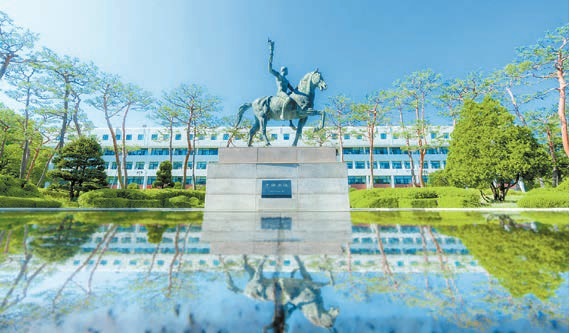 아주대는 첨단바이오융합대학, 지능형반도체공학과 등 첨단분야 학과에서 51명 증원 승인을 받았다. [사진 아주대]