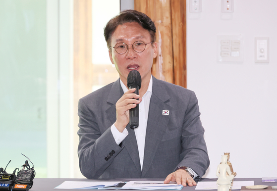 김민석 국무총리가 29일 경북 경주시 플레이스씨 갤러리에서 열린 APEC 문화·관광 분야 현장점검 회의에서 모두 발언하고 있다. 연합뉴스