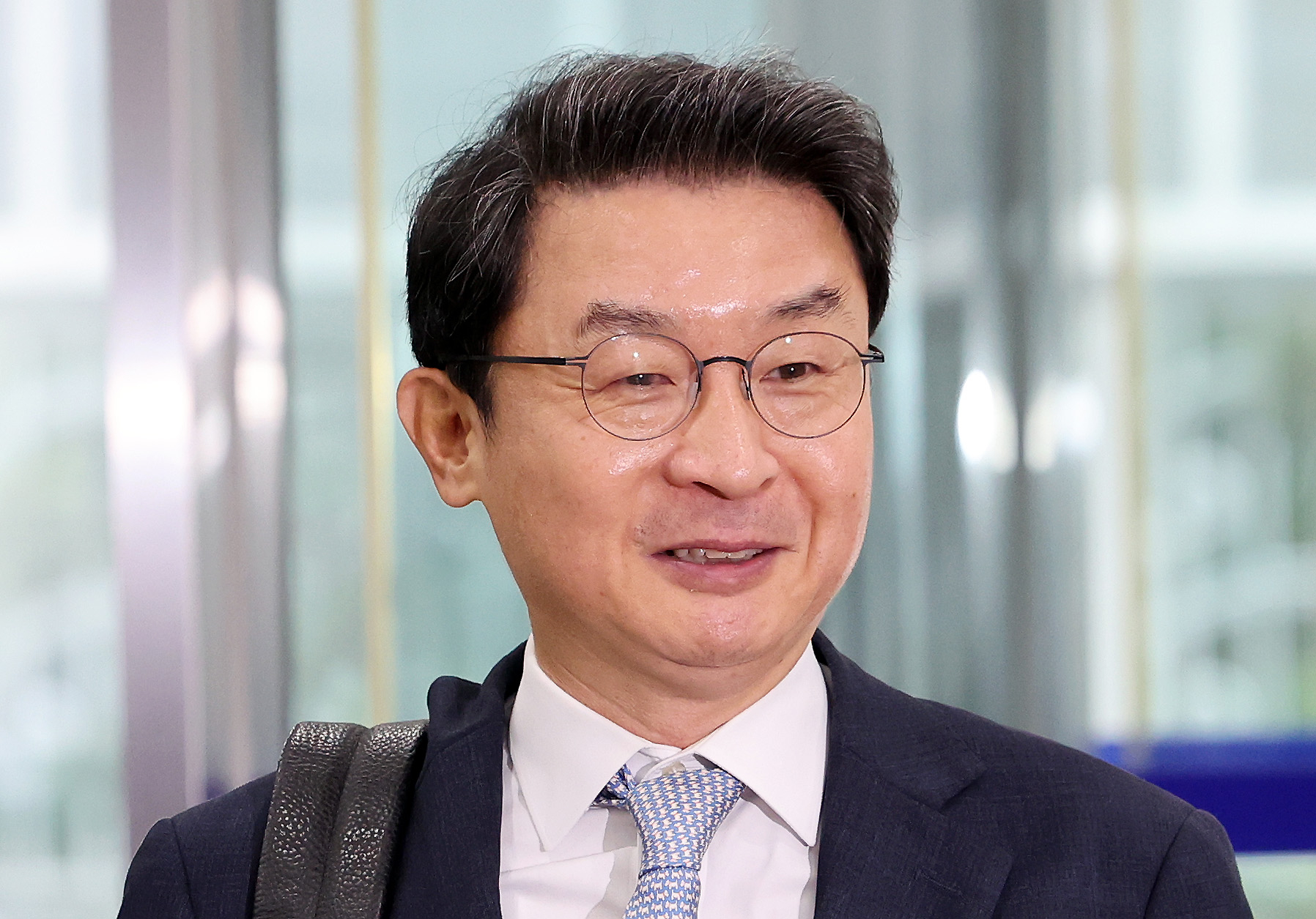 이억원 금융위원장 후보자가 지난 14일 서울 중구 예금보험공사에 마련된 인사청문회 준비 사무실로 첫 출근하고 있다. 연합뉴스