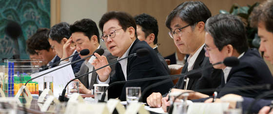 이재명 대통령이 지난달 13일 대통령실 청사에서 열린 나라재정 절약 간담회에서 발언하고 있다. 연합뉴스