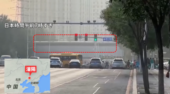 김정은 북한 국무위원장이 탑승한 것으로 보이는 열차가 중국 선양을 지나고 있다. 사진 JNN 보도 화면 캡처