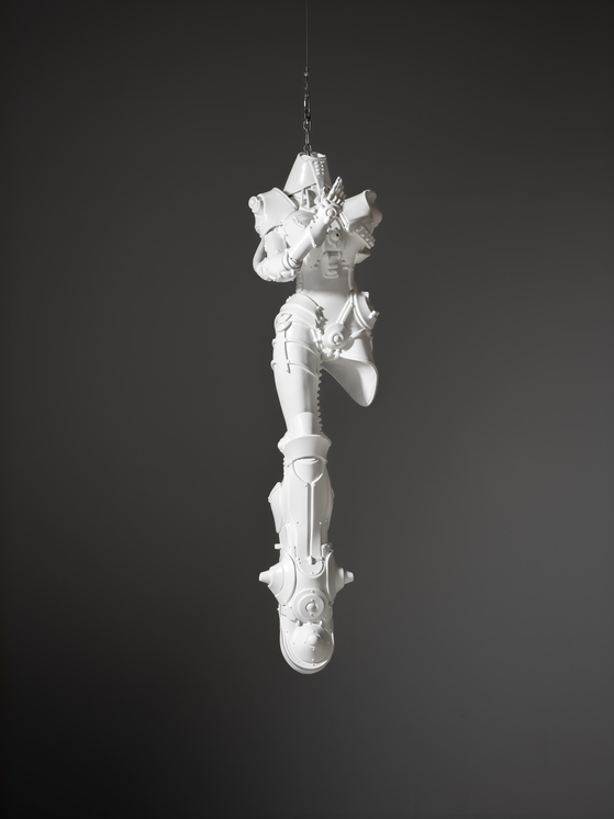 이불, 사이보그 W6, 2001, FRP 위에  수공 EVA 패널, 폴리우레탄 코팅, 232 x 67 x 67 cm, 리움미술관 소장 © Lee Bul. 사진 전병철 [사진 리움미술관]