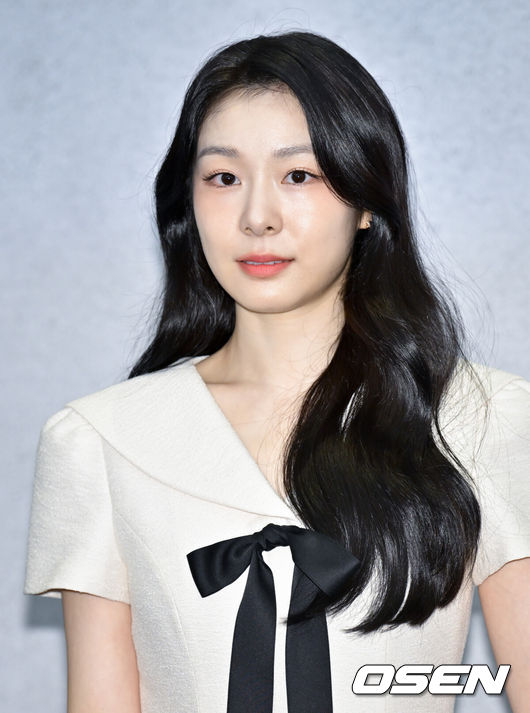 [OSEN=조은정 기자]21일 오전 서울 강남구 그랜드 인터컨티넨탈 서울 파르나스에서 진행된 한 프리미엄 주방가전기업 브랜드 론칭 기념 미디어데이 행사가 열렸다.전 피겨스케이팅선수 김연아가 포즈를 취하고 있다. 2025.08.21 /cej@osen.co.kr