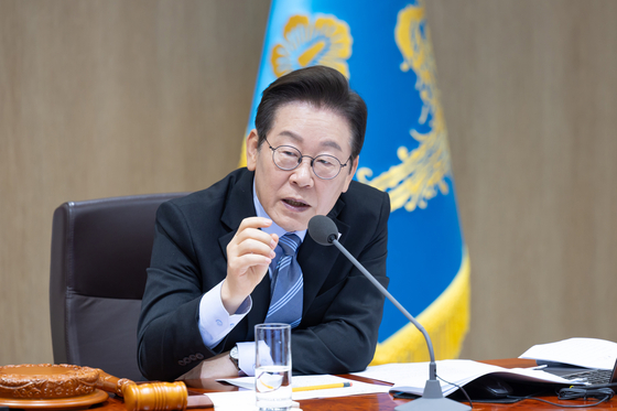 이재명 대통령이 2일 서울 용산 대통령실청사에서 열린 제40회 국무회의에서 발언하고 있다. 대통령실제공