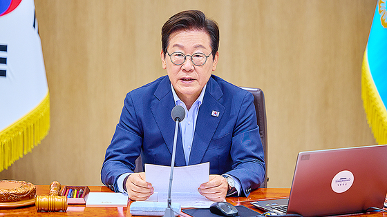  이재명 대통령이 지난달 29일 서울 용산 대통령실 청사에서 열린 임시 국무회의에서 모두발언을 하고 있다. 사진 대통령실