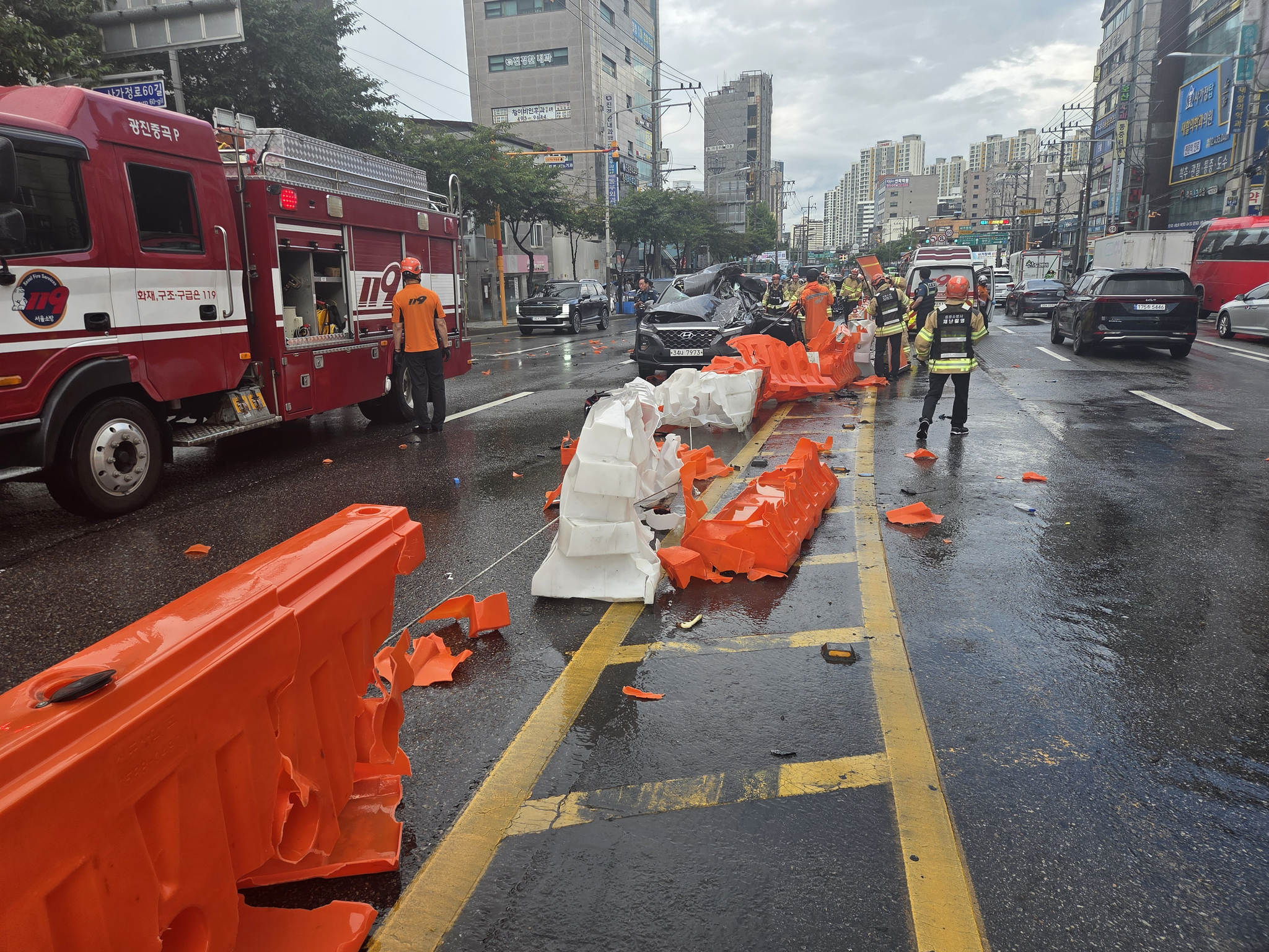 1일 서울 중랑구 용마터널 인근에서 발생한 음주 운전 사고 현장. 사진 서울 중랑소방서