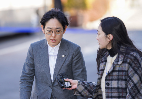 조지연 국민의힘 의원이 지난 2월 18일 서울 종로구 헌법재판소에서 열린 윤석열 대통령 탄핵심판 9차 변론기일에 참석하고 있다. 사진공동취재단