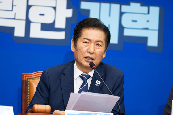정청래 더불어민주당 대표가 1일 서울 여의도 국회에서 열린 최고위원회의에서 모두 발언을 하고 있다. 2뉴스1